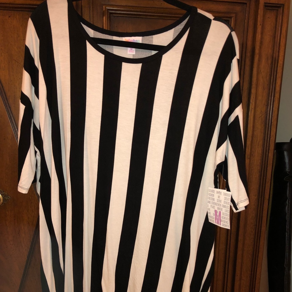 Lularoe Irma B &W Medium (10 - 12)